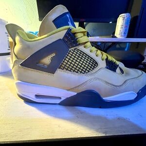 Jordan 4 Retro Lightning